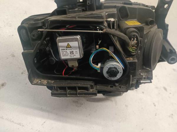 PHARE GAUCHE AUDI - Vue 3